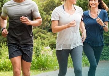 A corrida em grupo transforma o treino em energia compartilhada.